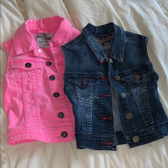 2 vests - Picture 1 of 7